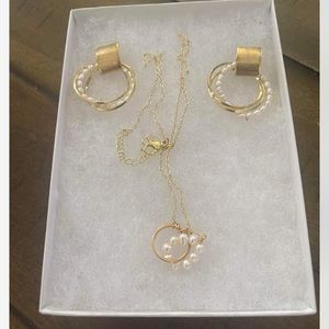 Gold Pearl necklace and earrings set